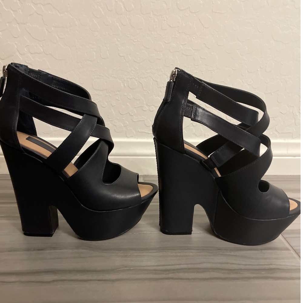 BCBG MaxAzria Platform Sandals - Picture 4 of 8